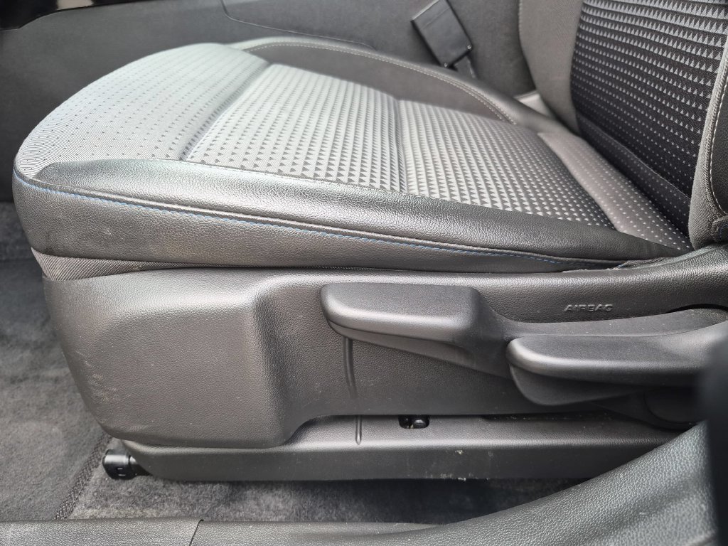 Used 2025 Chevrolet Trax LT w/ LT Convenience Package FWD image 14