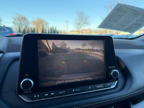 Used 2022 Nissan Rogue SV image 25