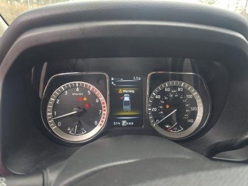 Used 2017 Nissan Titan SL image 7