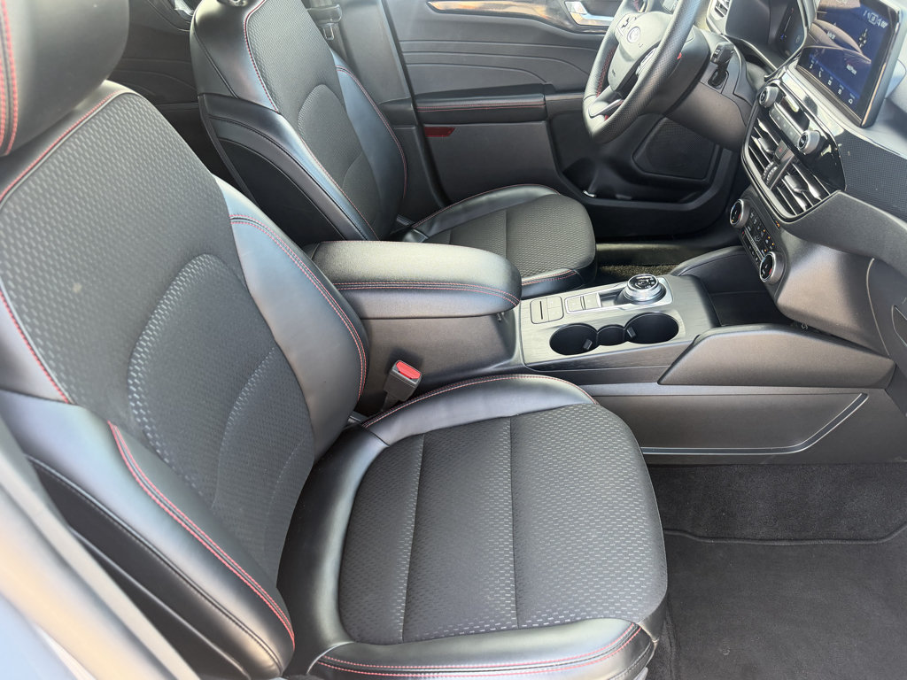Certified 2025 Ford Escape ST-Line Select AWD/4WD image 23