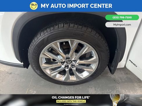 Used 2022 Toyota Highlander Limited image 9