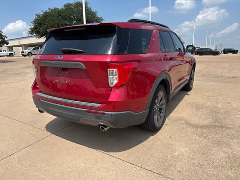 Used 2022 Ford Explorer XLT w/ Equipment Group 202A RWD image 7
