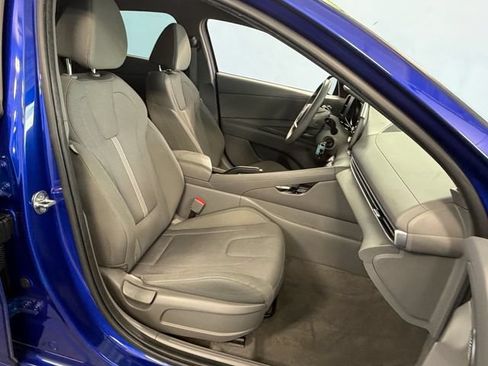 Used 2023 Hyundai Elantra SE FWD image 14