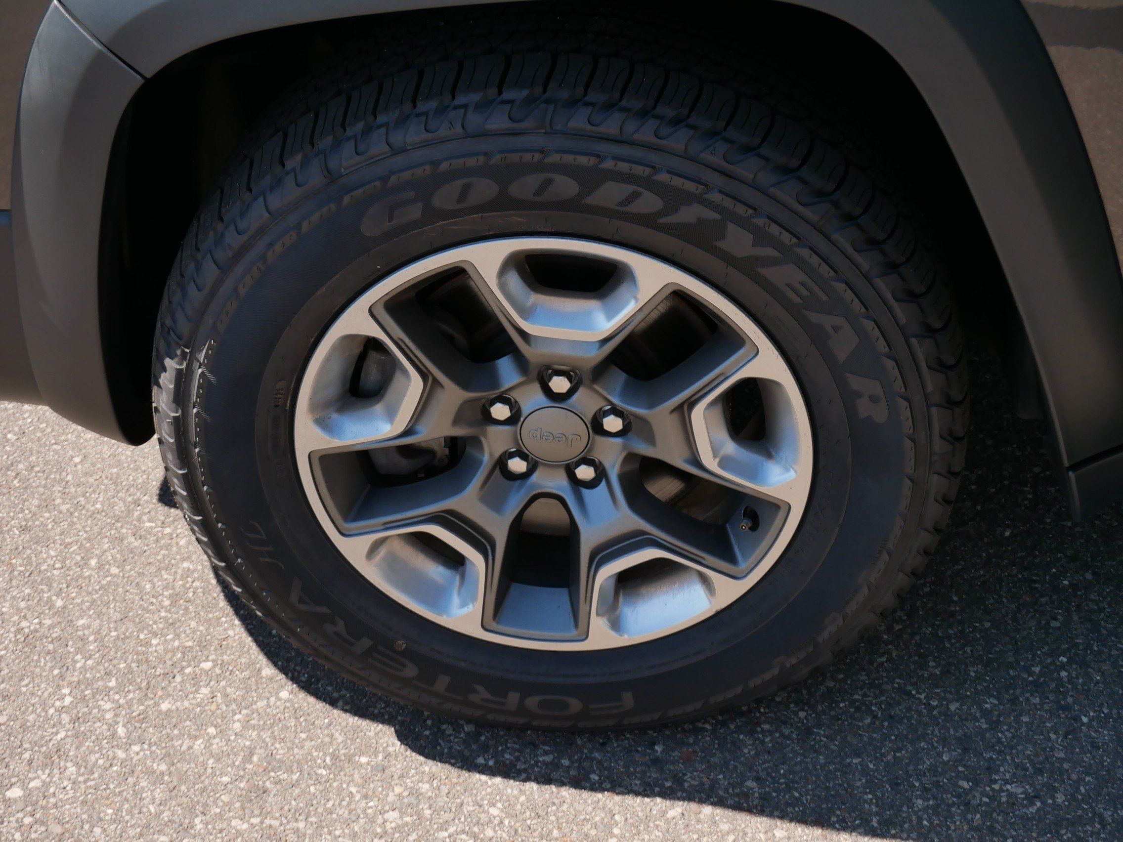 Used 2019 Jeep Cherokee Trailhawk AWD/4WD image 15