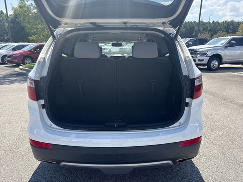 Used 2016 Hyundai Santa Fe SE w/ Option Group 02 FWD image 19