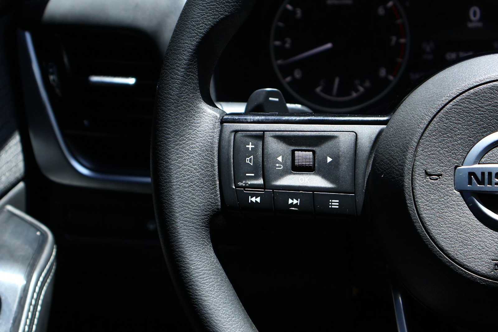 Used 2021 Nissan Rogue SV FWD image 22