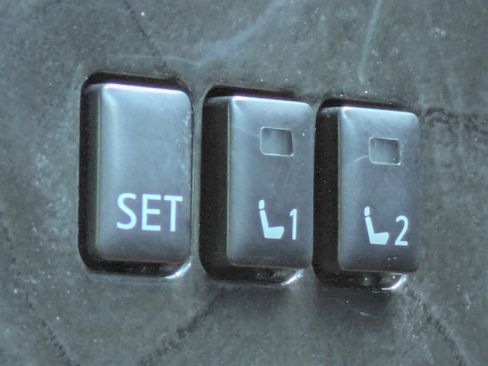 Used 2021 INFINITI QX80 Sensory w/ All-Season Package image 25