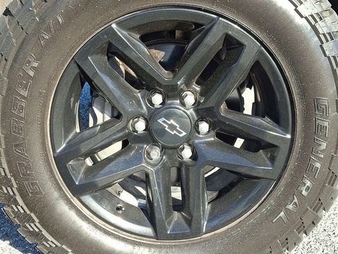 Used 2022 Chevrolet Silverado 1500 LT Trail Boss image 9