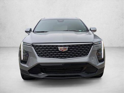 Used 2025 Cadillac XT4 Premium Luxury image 2