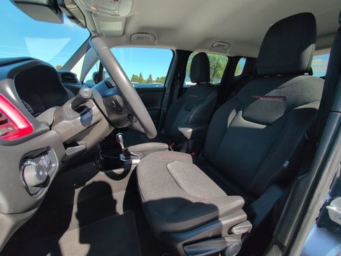 Certified 2023 Jeep Renegade Trailhawk AWD/4WD image 10