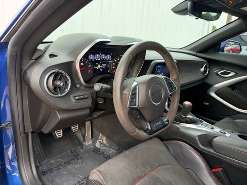 Used 2019 Chevrolet Camaro ZL1 RWD image 17
