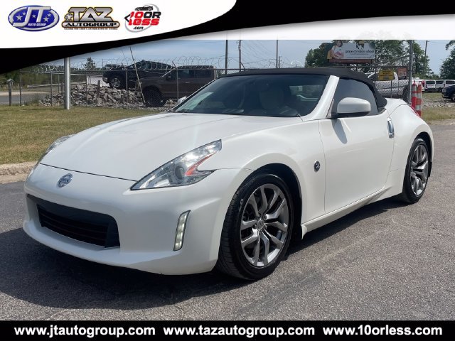 Used 2013 Nissan 370Z Roadster RWD image 2