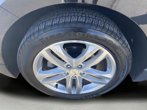 Used 2019 Chevrolet Equinox Premier image 16