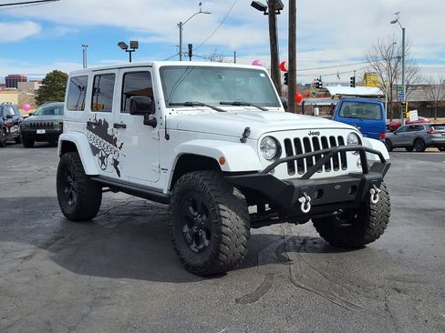 Used 2015 Jeep Wrangler Unlimited Sahara image 11