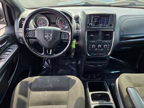 Used 2020 Dodge Grand Caravan SE FWD image 17