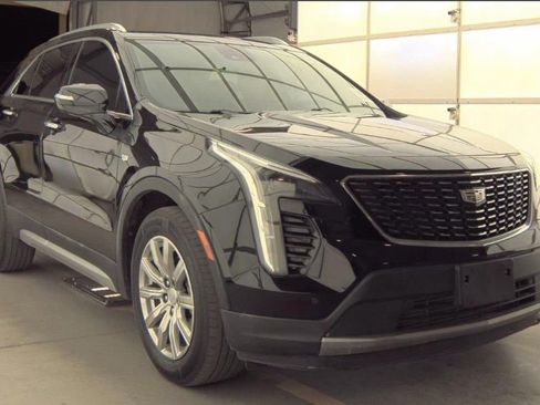 Used 2021 Cadillac XT4 Premium Luxury image 2
