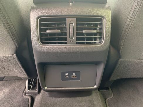 Used 2023 Nissan Rogue SV FWD image 9