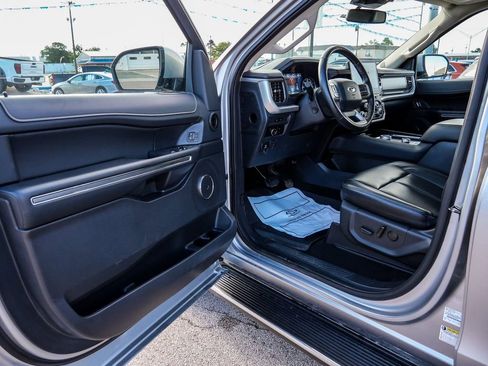 Used 2023 Ford Expedition XLT AWD/4WD image 30