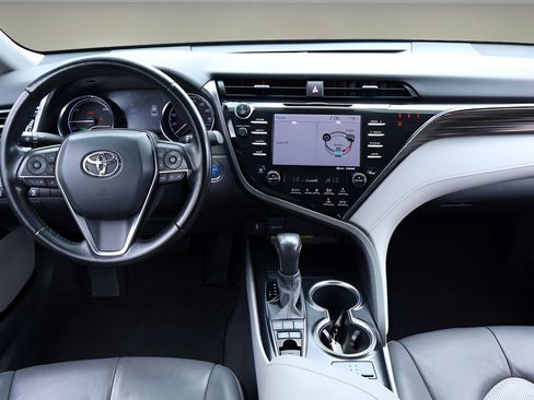 Certified 2020 Toyota Camry XLE image 16