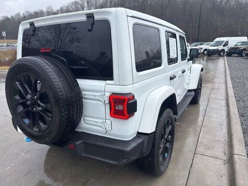 Used 2022 Jeep Wrangler Unlimited Sahara w/ Cold Weather Group AWD/4WD image 6