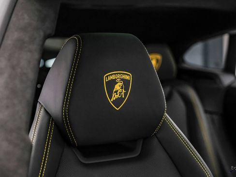 Used 2022 Lamborghini Urus AWD/4WD image 54
