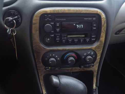 Used 2000 Oldsmobile Alero GLS FWD image 9