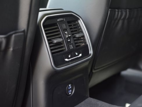 Certified 2026 Porsche Macan AWD/4WD image 32