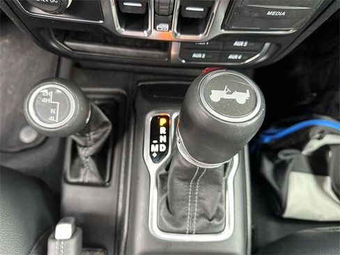 Used 2024 Jeep Wrangler Sahara image 31