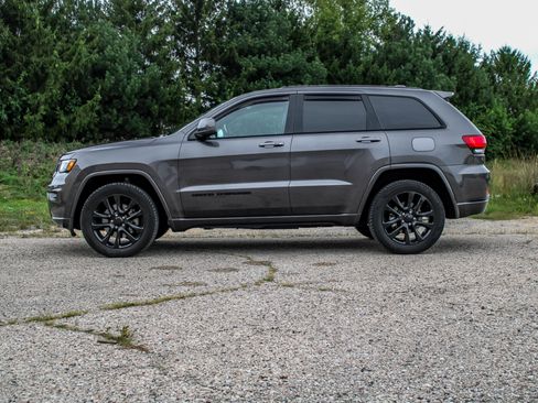 Used 2021 Jeep Grand Cherokee Laredo X AWD/4WD image 4
