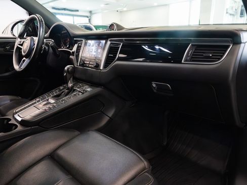 Used 2018 Porsche Macan AWD/4WD image 26