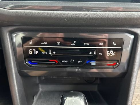 Used 2022 Volkswagen Tiguan SE AWD/4WD image 31