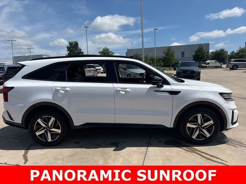Used 2022 Kia Sorento S w/ Panoramic Sunroof Package FWD image 4