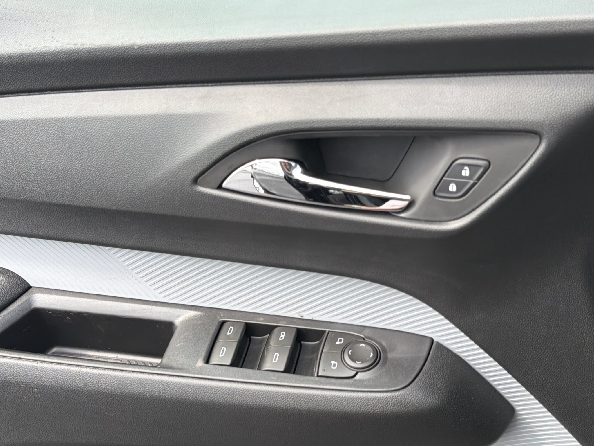 New 2027 Chevrolet Bolt LT w/ Comfort Package FWD image 12