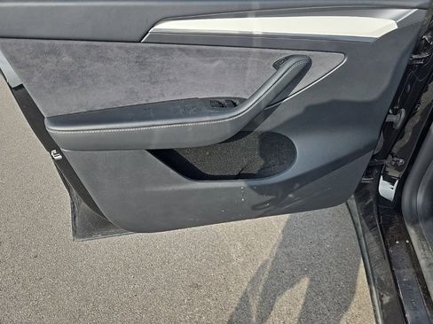 Used 2025 Tesla Model Y Long Range image 14