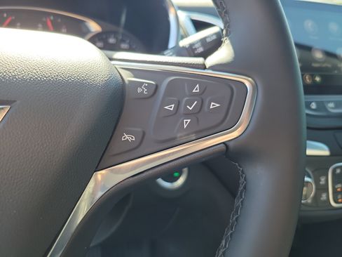 Used 2024 Chevrolet Equinox LT FWD image 22