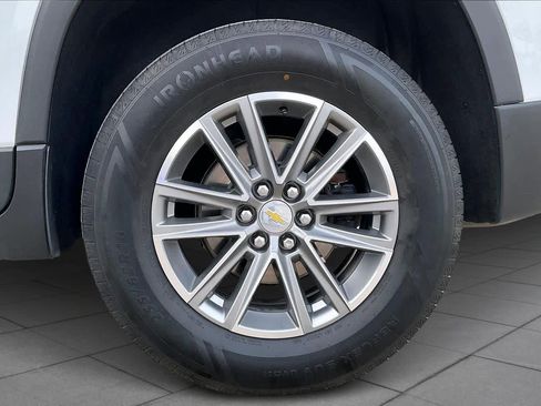 Used 2023 Chevrolet Traverse LT image 12