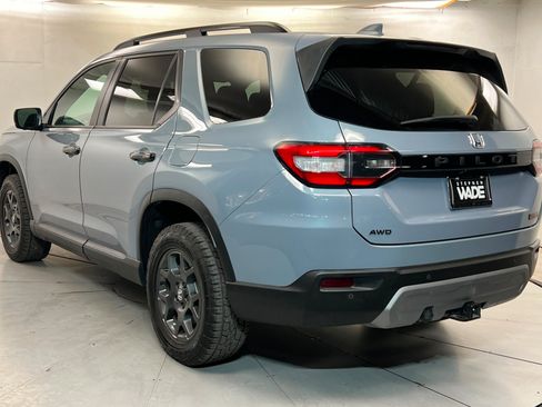 Used 2025 Honda Pilot TrailSport image 3