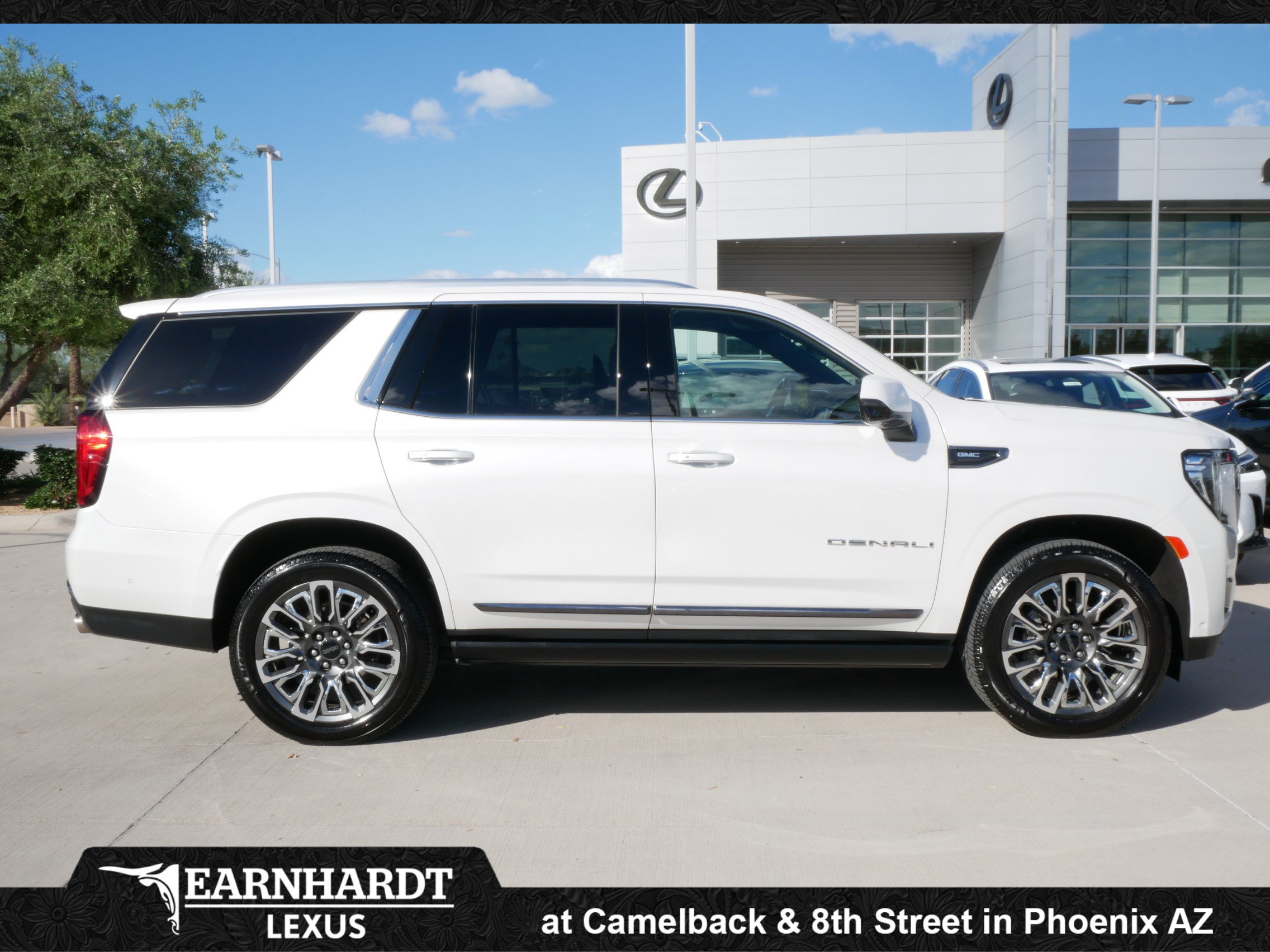 Used 2023 GMC Yukon Denali Ultimate AWD/4WD image 11