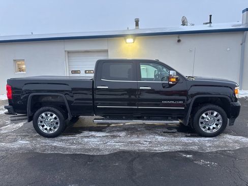 Used 2016 GMC Sierra 2500 Denali w/ Duramax Plus Package image 8