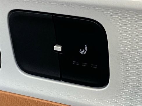 Certified 2025 Volkswagen ID. Buzz 1st Edition image 16