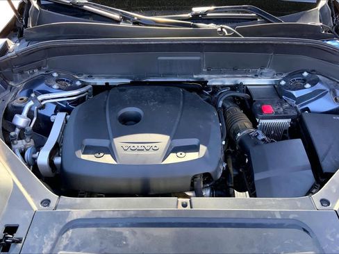 Used 2022 Volvo XC90 T6 Momentum w/ Advanced Package image 32
