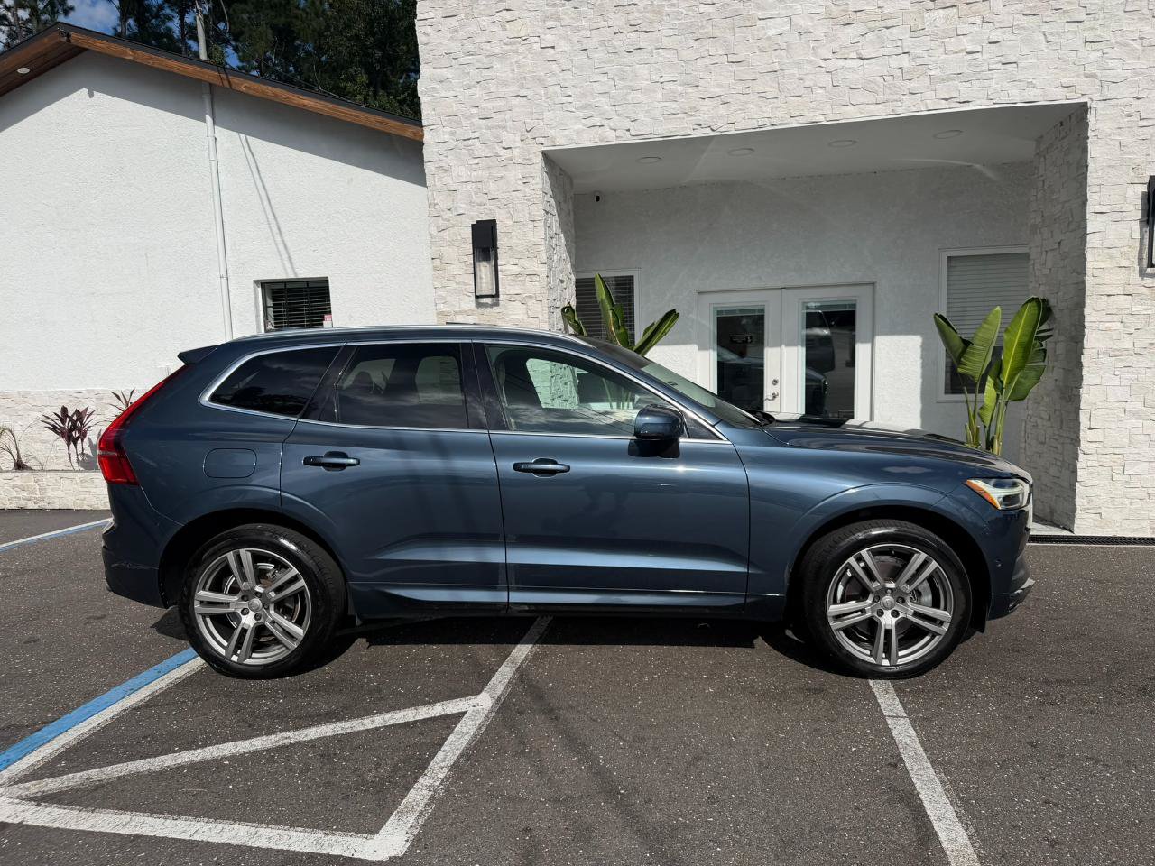 Used 2018 Volvo XC60 T6 Momentum w/ Convenience Package AWD/4WD image 20