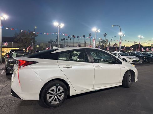 Used 2016 Toyota Prius Three image 7