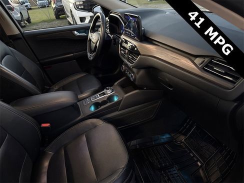 Used 2020 Ford Escape Titanium image 29