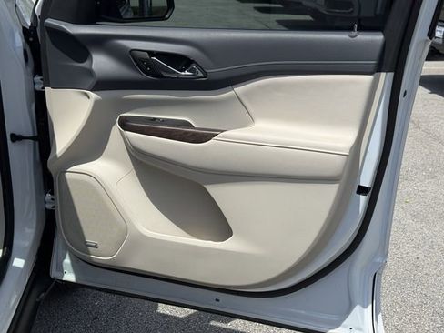 Used 2023 GMC Acadia Denali w/ Denali Ultimate Package FWD image 36