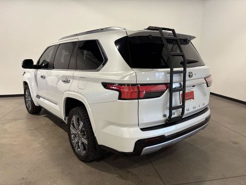 Used 2025 Toyota Sequoia Capstone AWD/4WD image 4