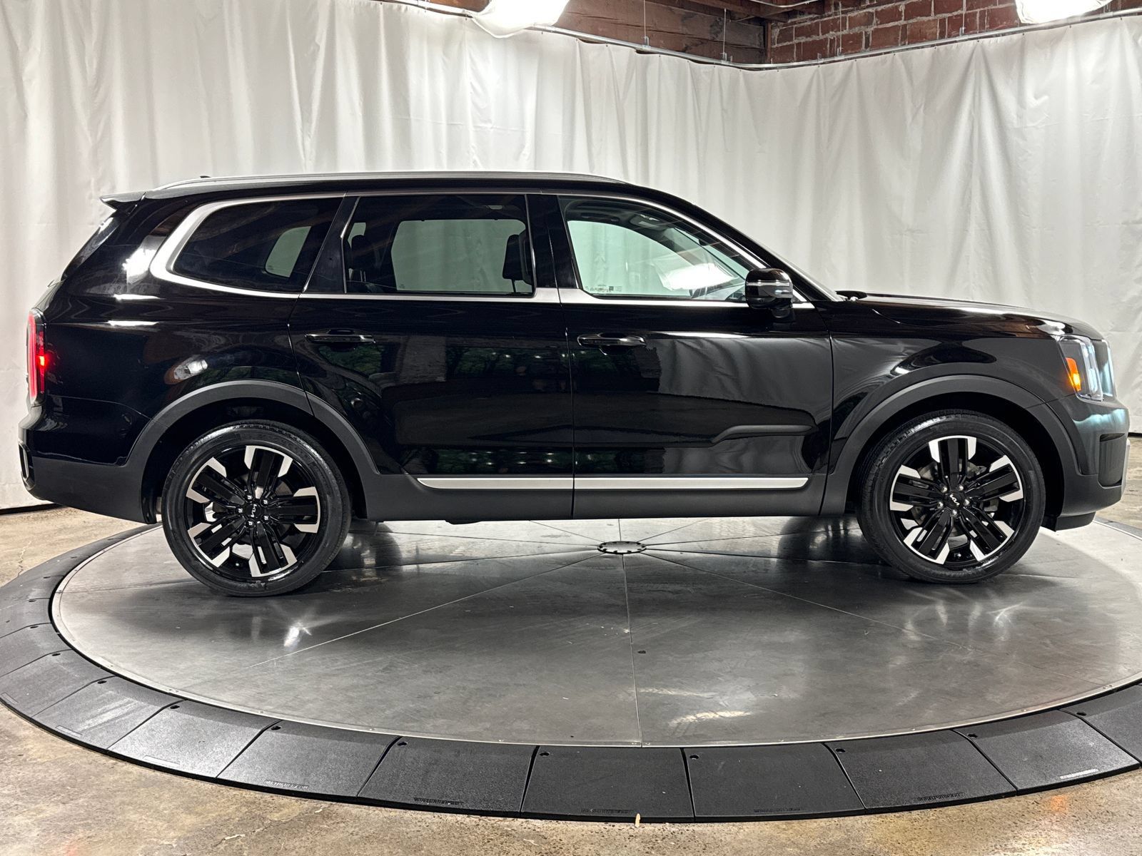 Used 2023 Kia Telluride SX AWD/4WD image 6