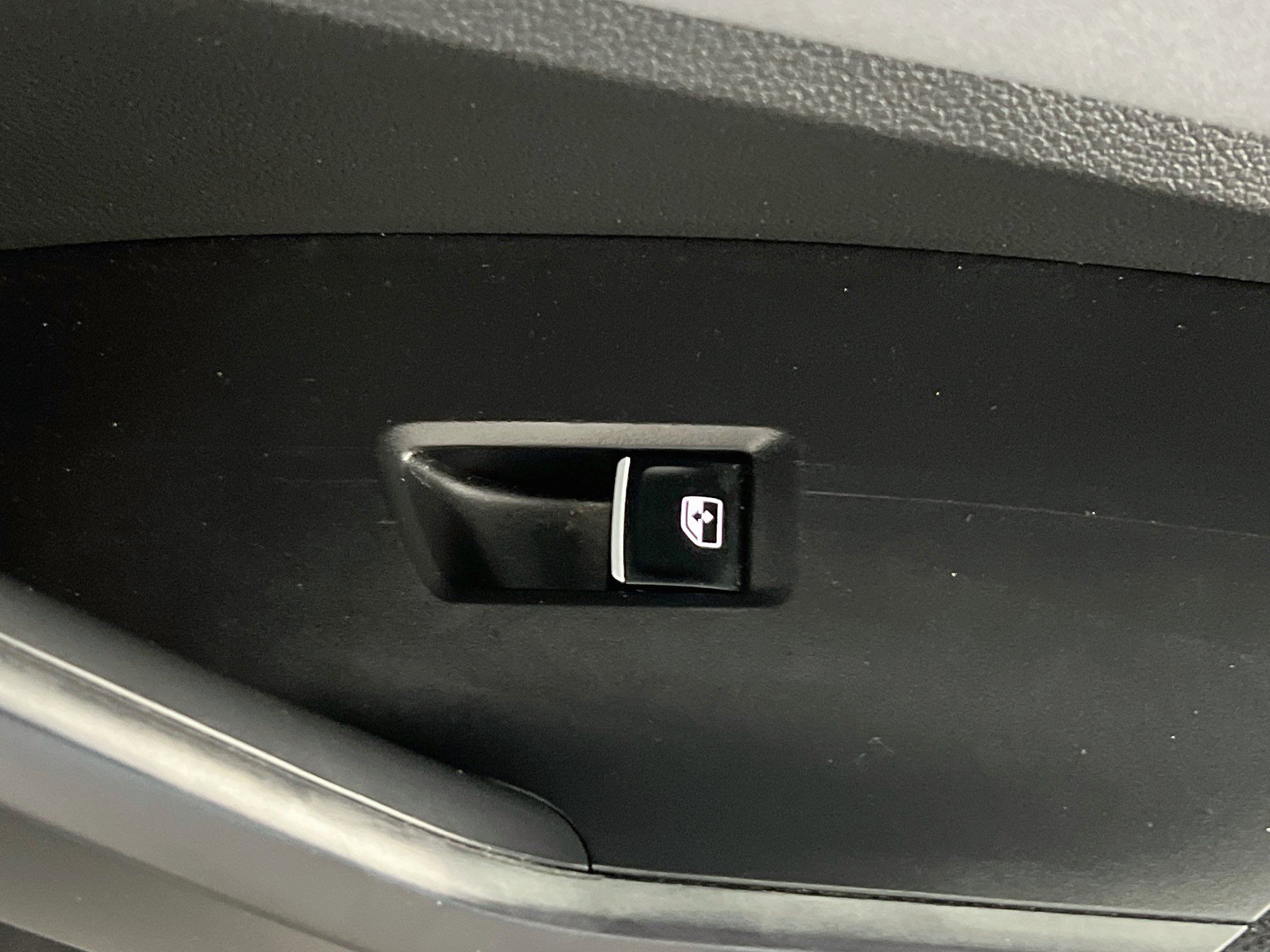 Used 2025 Volkswagen Jetta SE FWD image 31