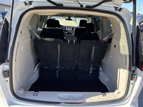 Used 2022 Chrysler Voyager LX image 6