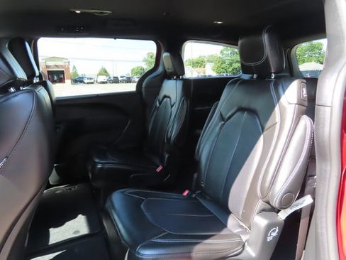 Used 2025 Chrysler Pacifica Select FWD image 22
